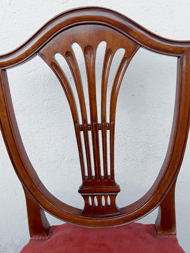 Mesa de comedor con 8 sillas y 2 sillones estilo Hepplewhite | Vista detalle del respaldo de la silla