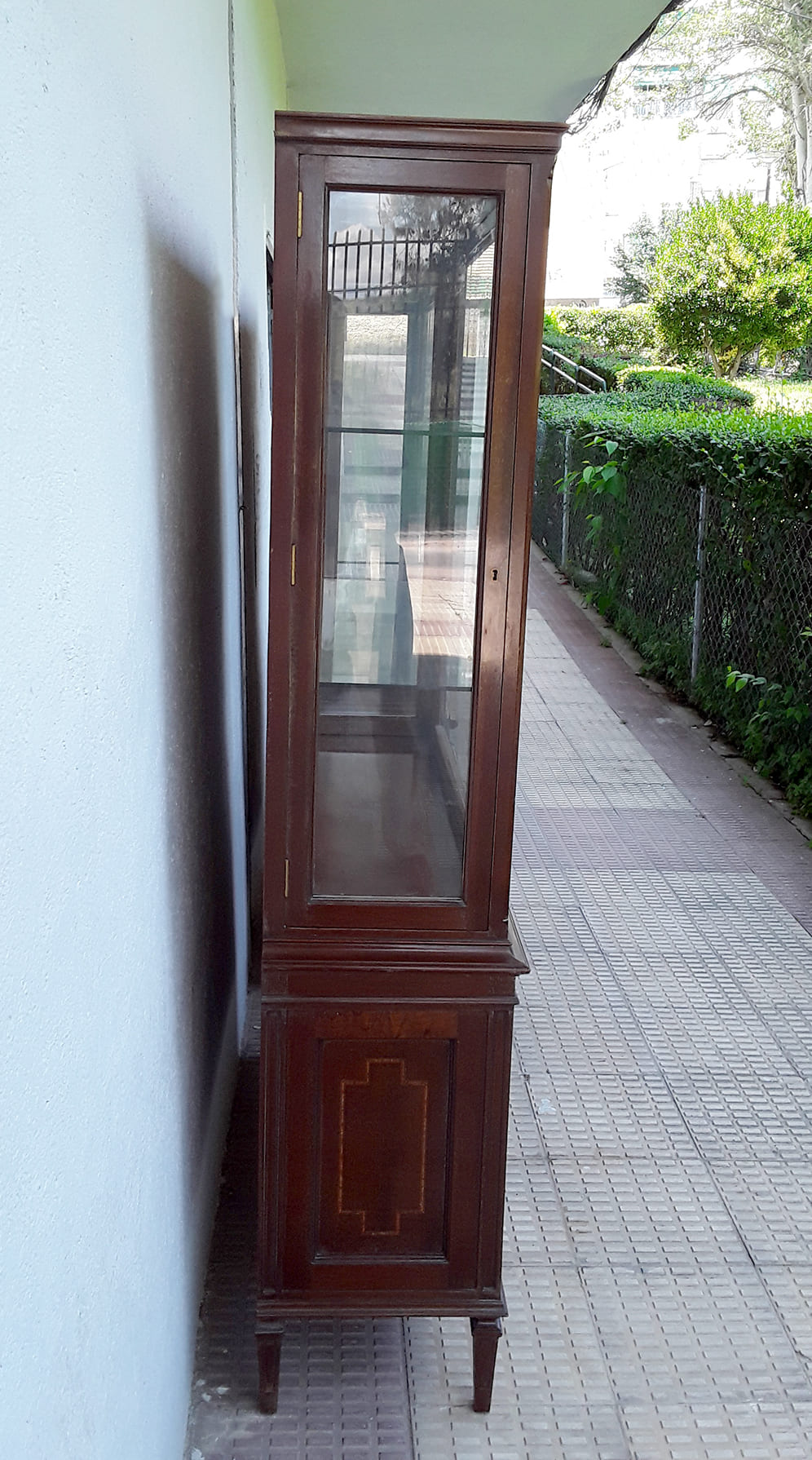 2 vitrinas expositoras estilo Luis XVI con marqueteria | Vista lateral
